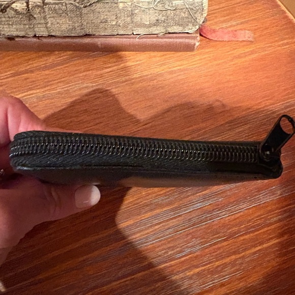 Genuine Black Leather Zip around Wallet - Picture 3 of 14